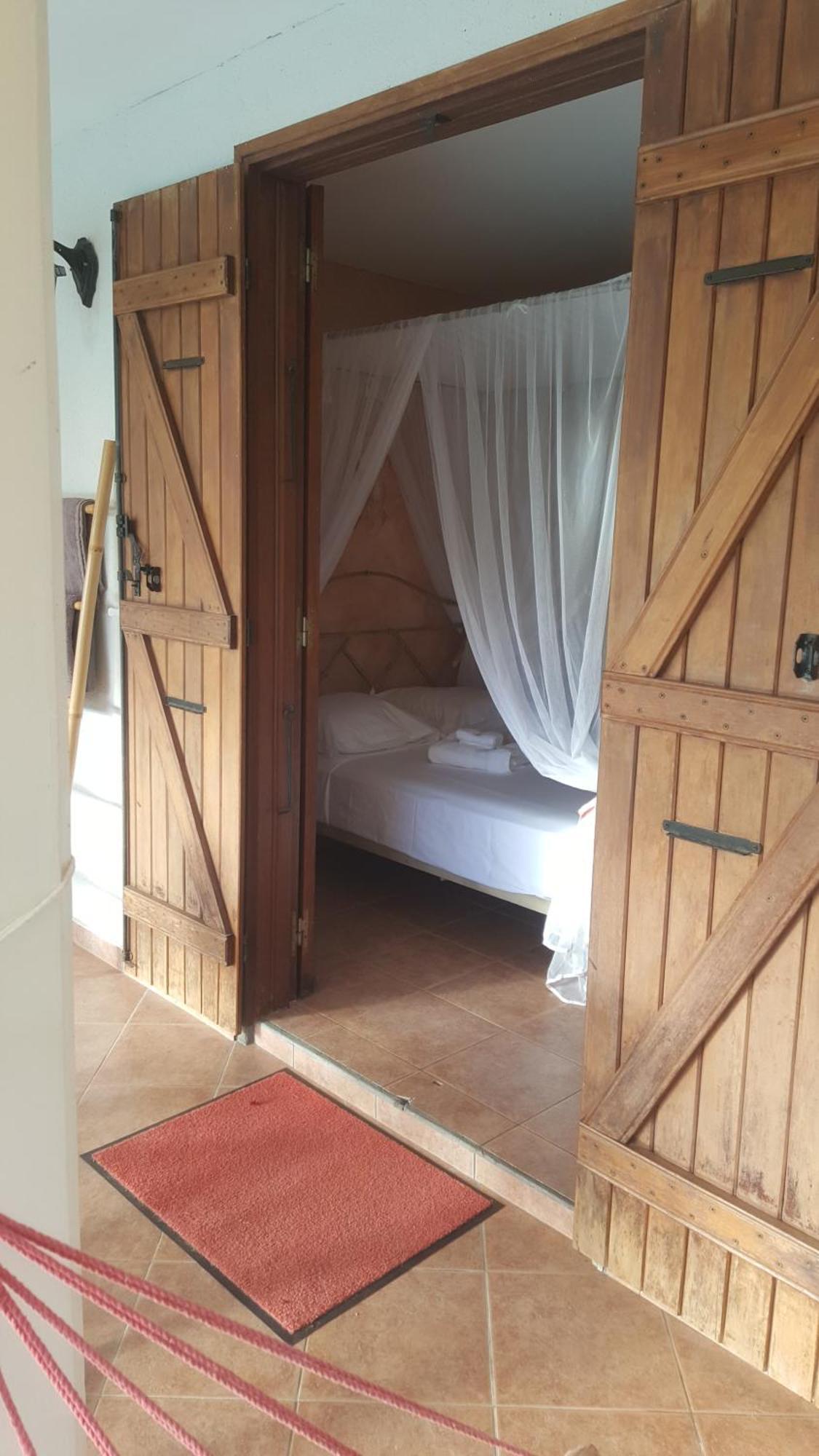 Agréable chambre d'hôtes, SDB, piscine, carbet cuisine. Saint-Claude Exterior foto